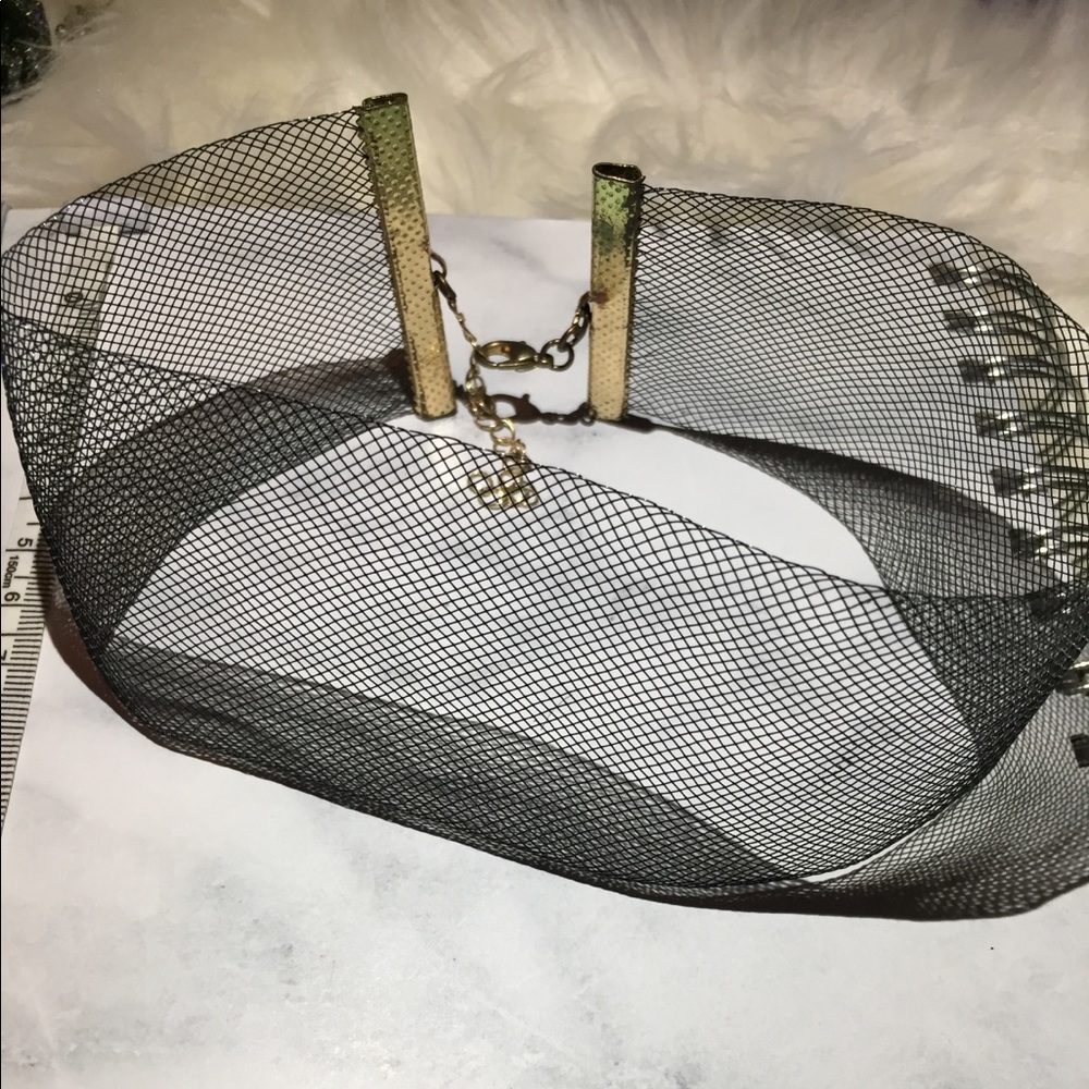 Black, netted choker